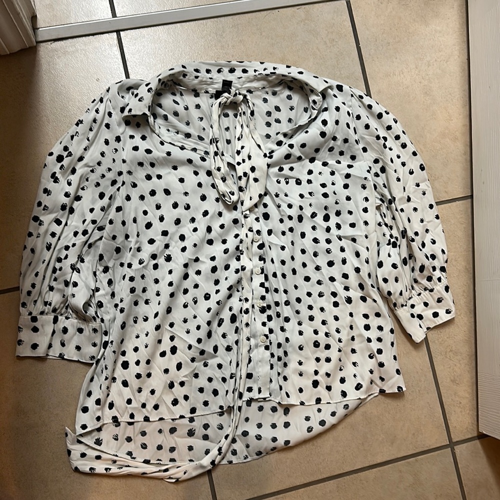 White House black market blouse